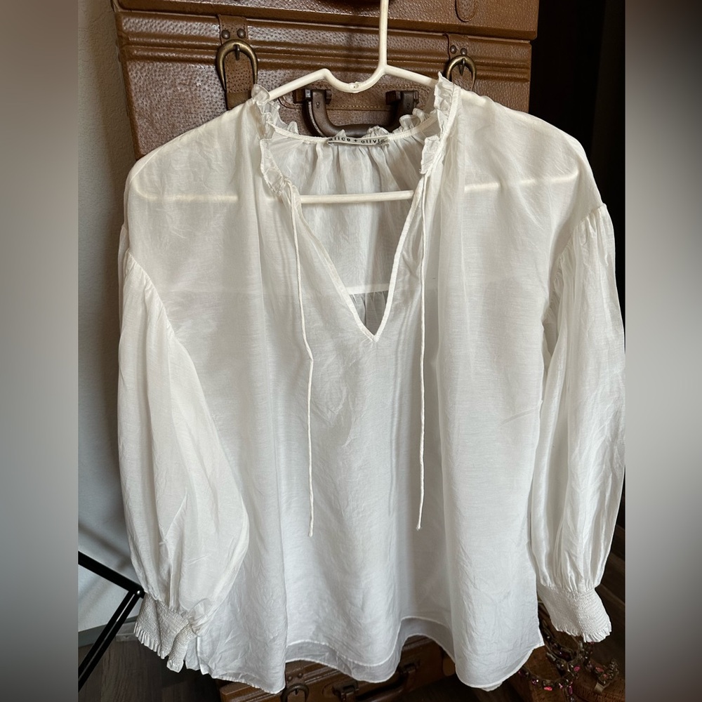 Alice + Olivia Elegant White Women's Top